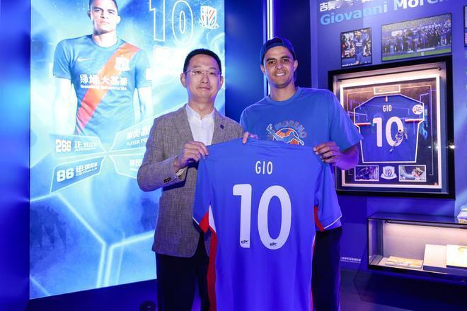 据报道，上海申花队的主场也在今天迎来了一位特殊的“朋友”。上周四回到上海参加“2