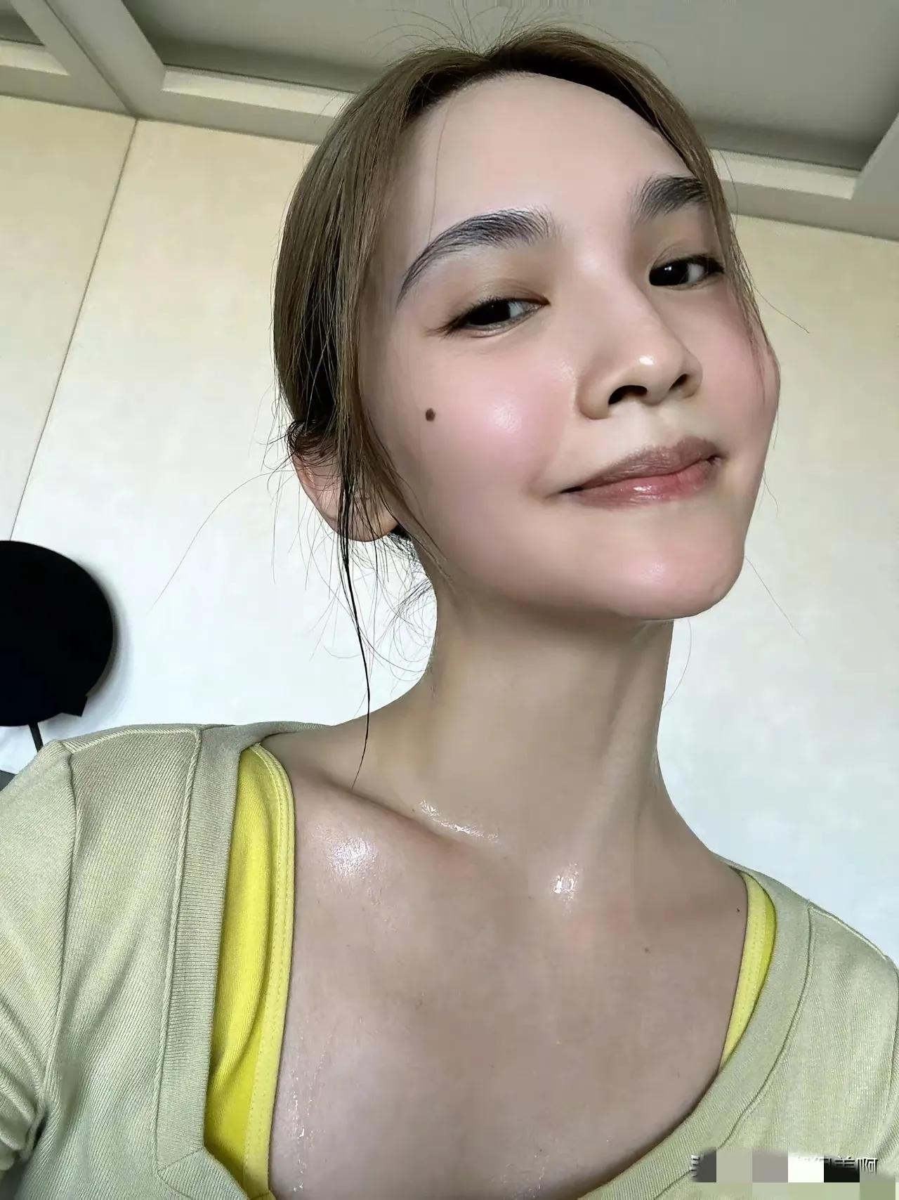 啧啧，这是40多岁运动后素颜的杨丞琳，比我20年前看到她年轻时还美，这是时光倒流