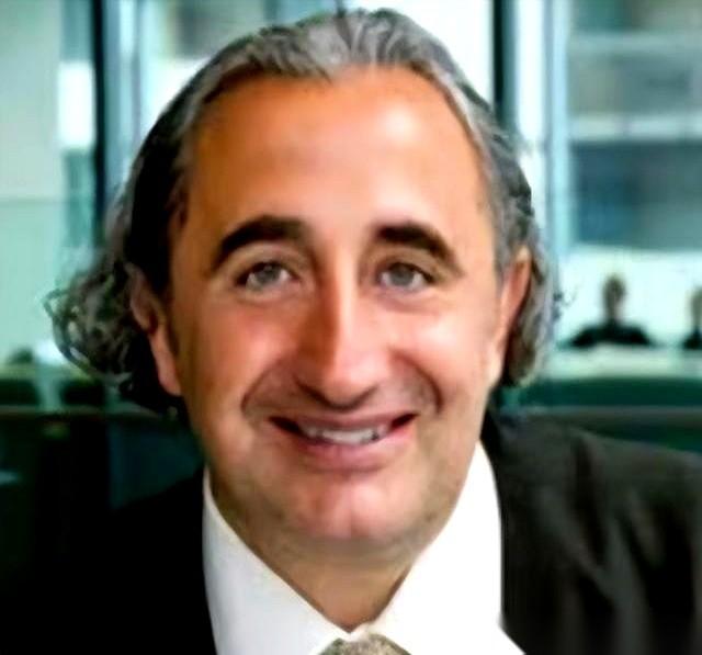 加拿大一个犹太裔教授，加德·萨阿德，突然在网上扔下一句话，直接把水搅浑了。
他对