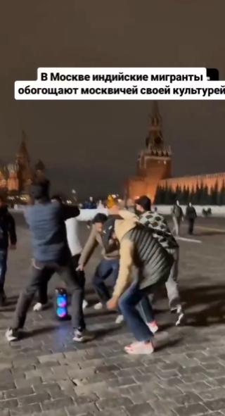 【在红场上，来自印度的移民正在用他们的文化丰富俄罗斯人的生活。据报道，这些印度人