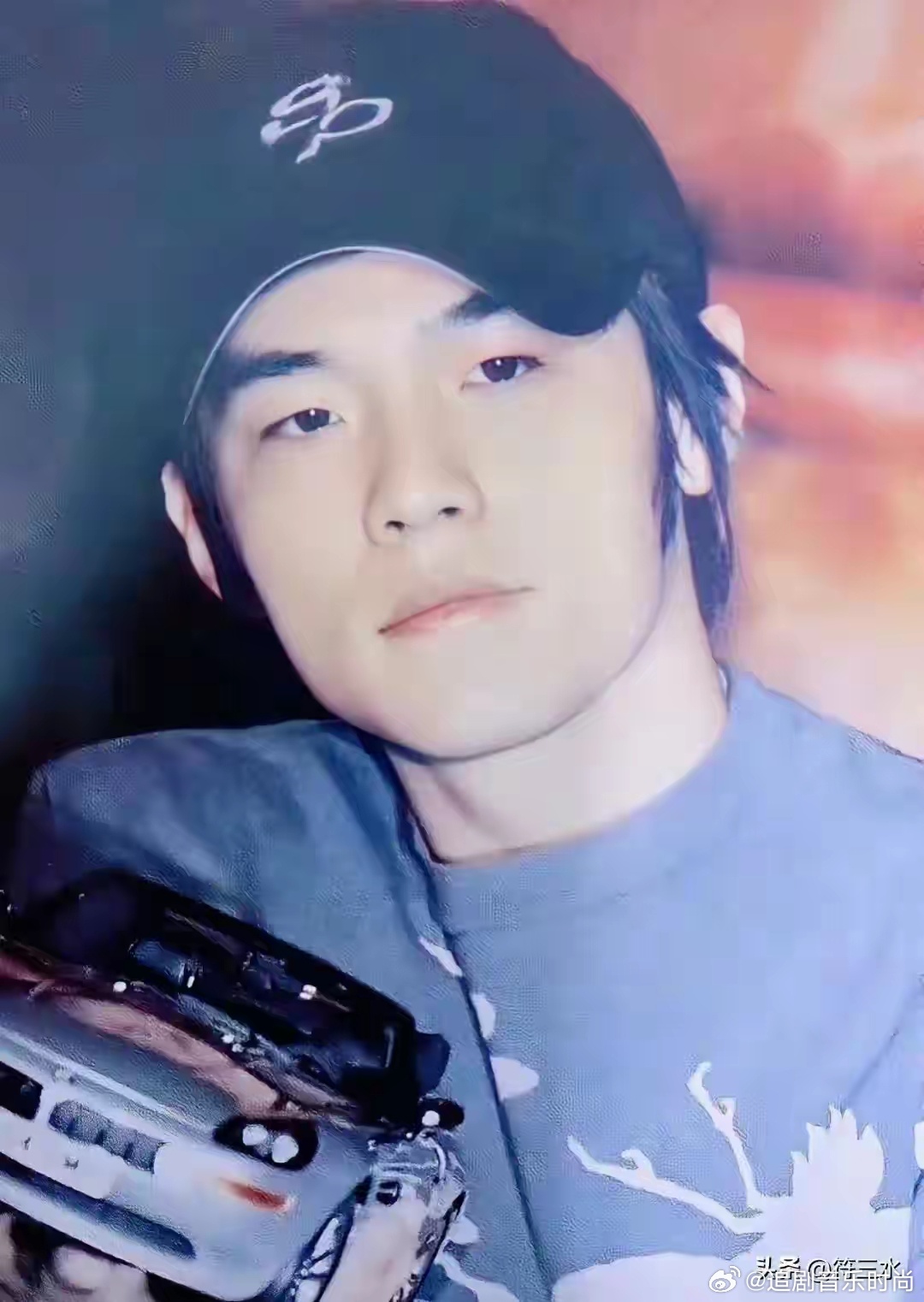 跟着周杰伦演唱会游杭州周杰伦把《烟花易冷》的江南浪漫搬上舞台，而杭州则把这份浪漫