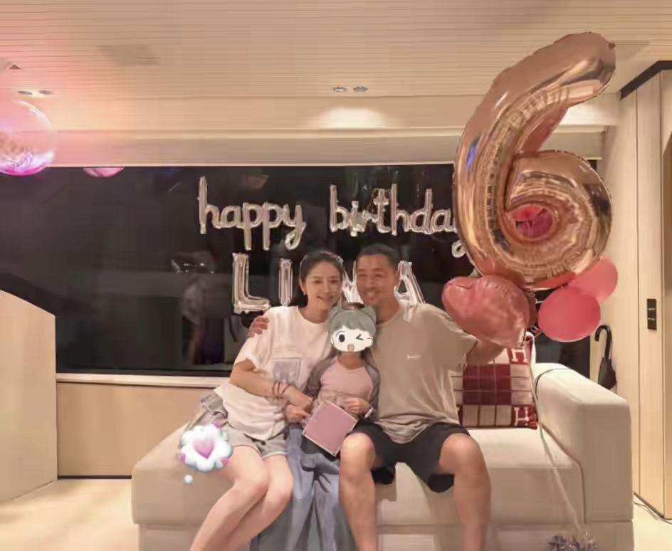林峯那么重视仪式感的男人，在女儿生日的时候可以包游艇，可结婚这么多年，就是不给张