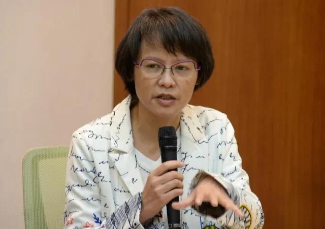 【“台独”分子王定宇怒批台湾最美女教师区桂枝：“无知还是无耻”？】
近日，台湾省