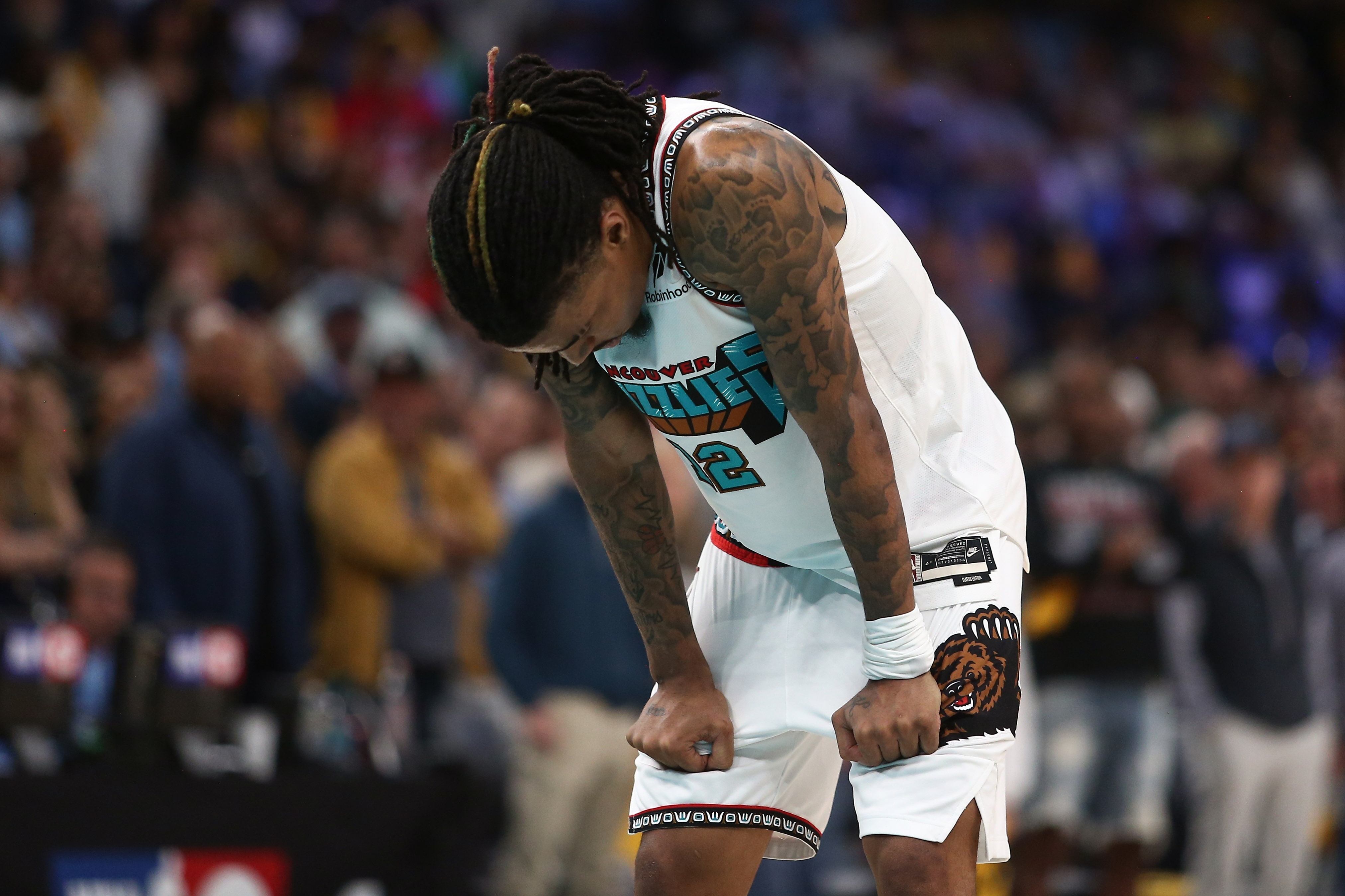 当被问到今晚自己表现不佳的原因时，明显感到不满的贾·莫兰特回答说：“去问教练组吧