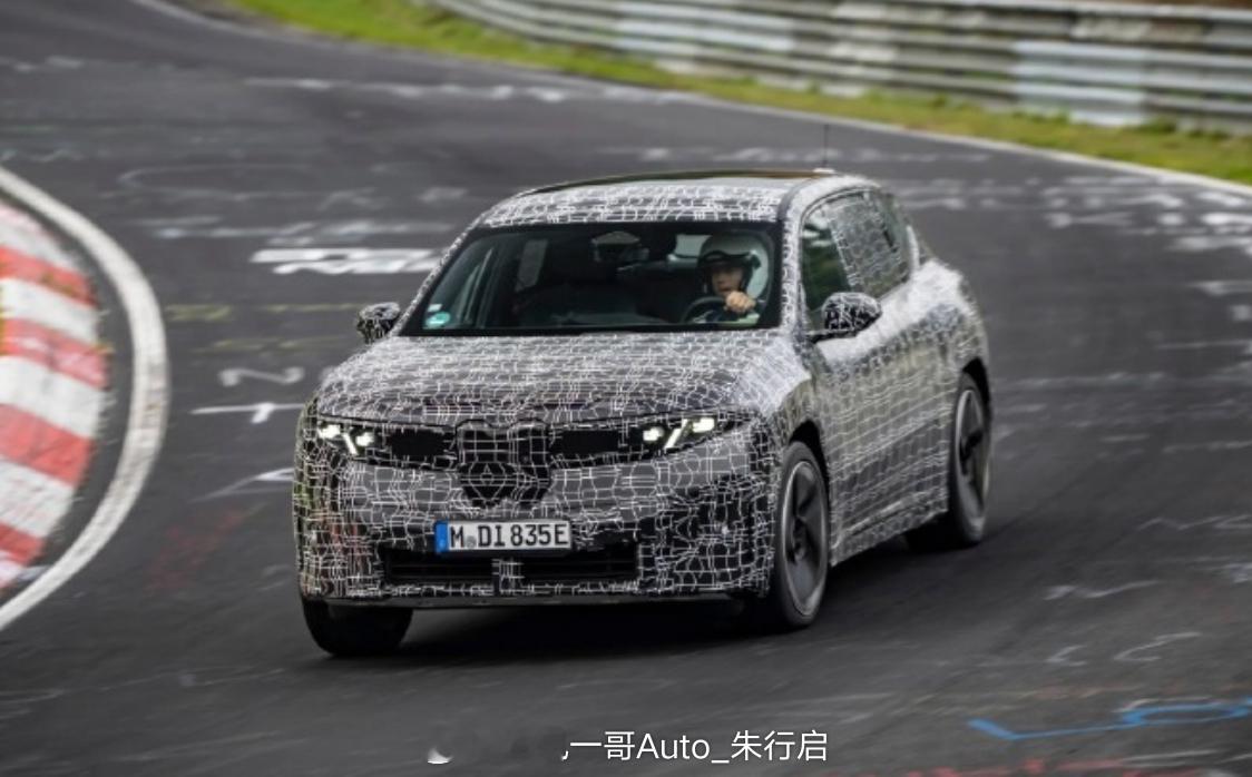 全新宝马iX3L的谍照图曝光整车的造型看起来点大众威然的影子另外，新款宝马iX3