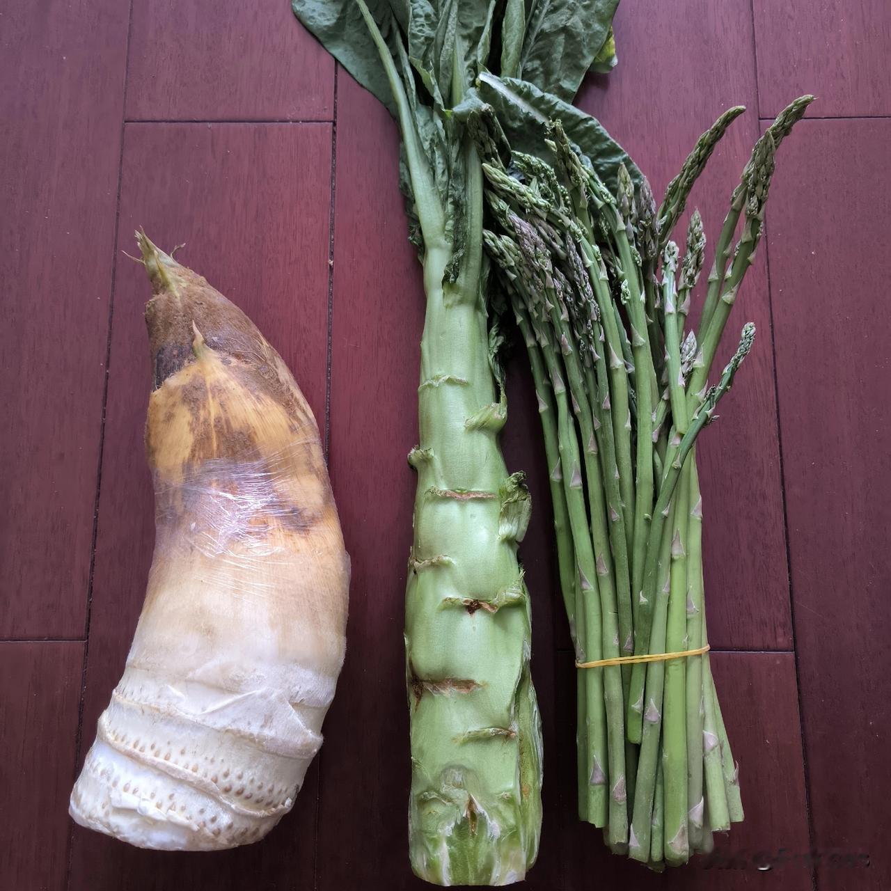 他只是肚子大，心胸并不开阔啊

今天我出门去买菜，在马路边走着，迎面过来一个大肚