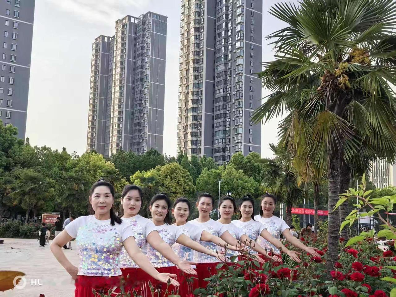 团队凝聚力展示 舞蹈团队合影留念