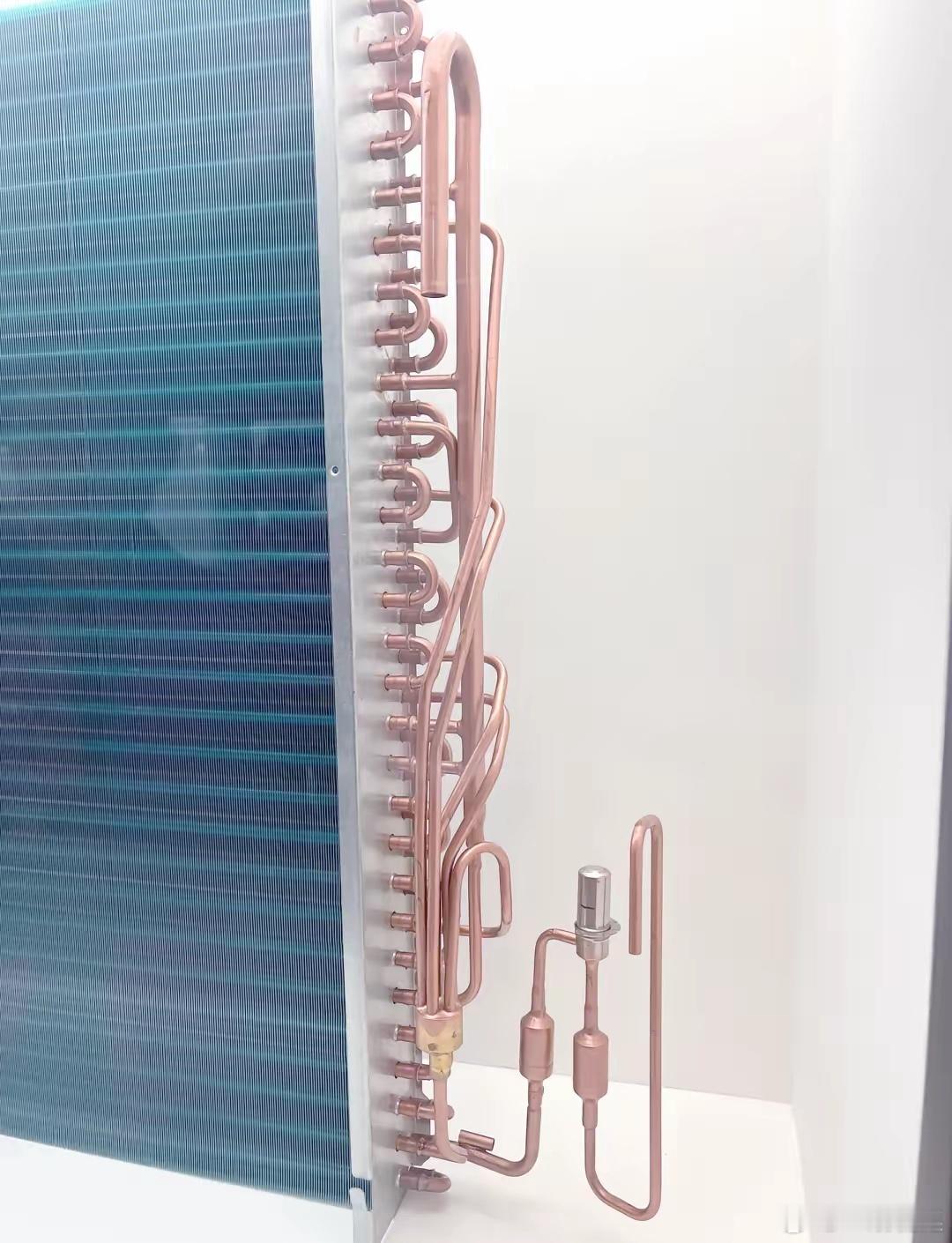 看了半天，我终于弄清楚，为什么企业要使用铝代铜了。铜价目前约94500元/吨，铝