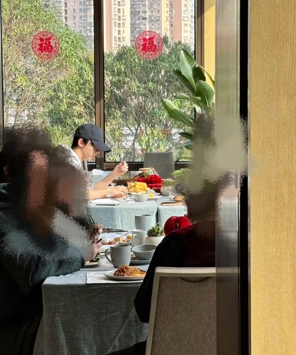 网友珠海餐厅偶遇马嘉祺网友在珠海偶遇马嘉祺吃饭 网友偶遇马嘉祺珠海餐厅吃饭了！！