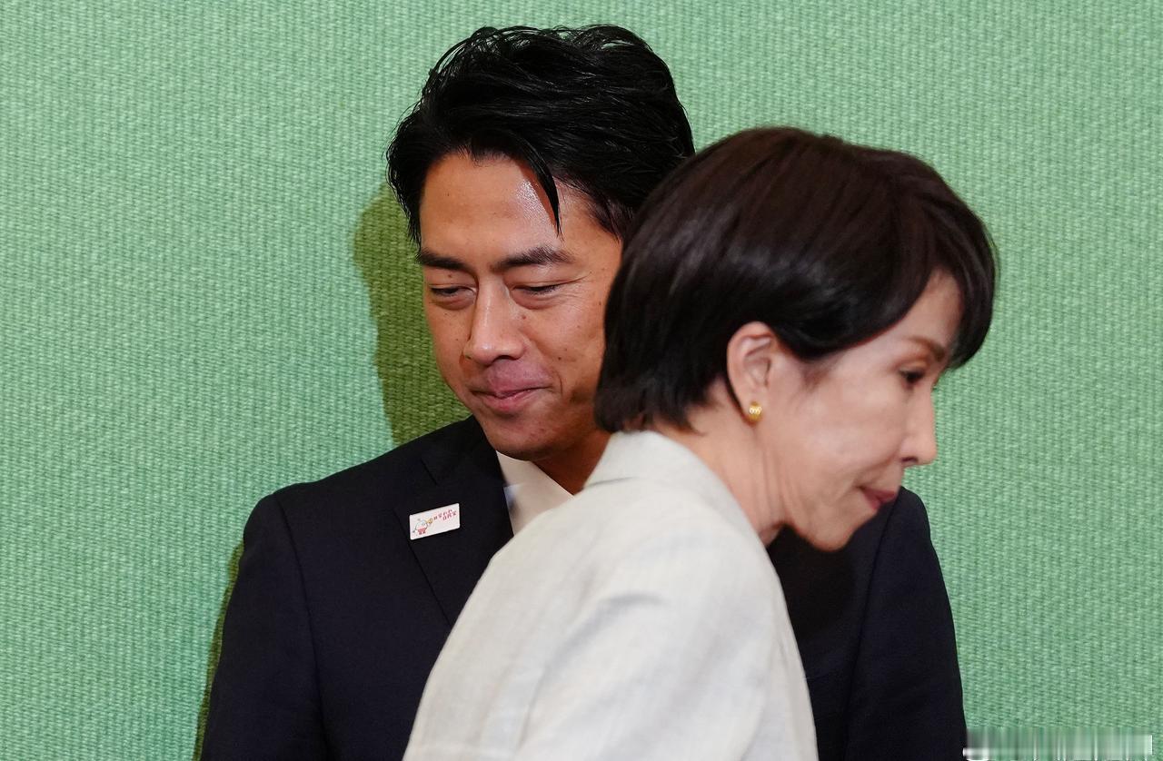 日媒共同社民调，高市早苗以34.4%的支持率居首，小泉进次郎29.3%次之。
