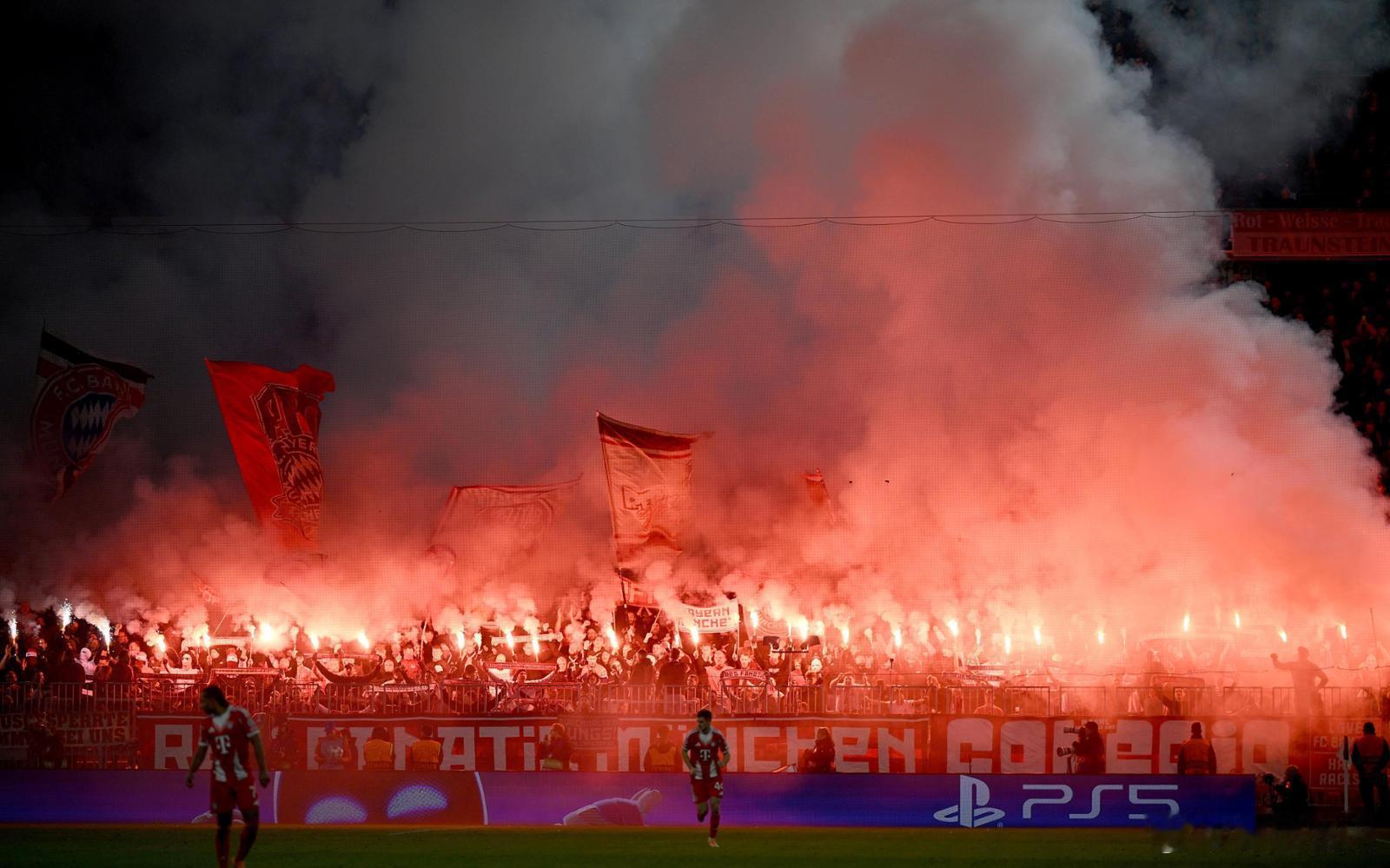 因为球迷在去年12月和布格豪森的比赛燃放烟火，征战第四级别联赛的拜仁二队被罚款2