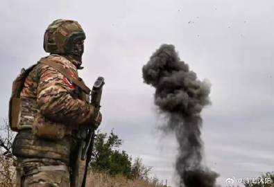 俄乌战局在红军城迎来新动态，据俄方消息，部分乌军已开始投降。这些士兵投...