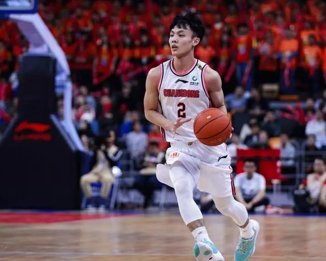 广东队最近的表现，恐怕伤害最大的，还是属于那批最资深，最热爱广东队的资深球迷了吧