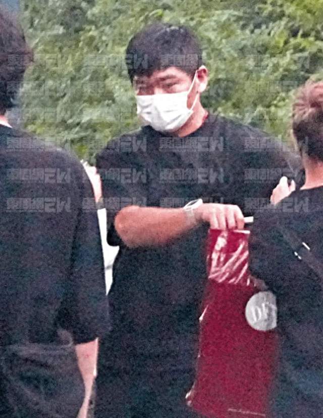 梅启明不承认梅妈葬礼，称都是临时演员，扬言要找回骨灰重新安葬