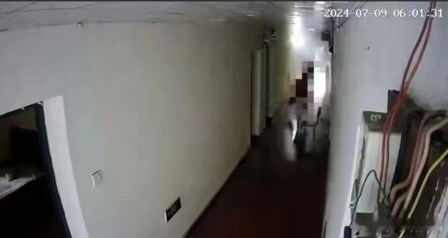 武汉大学生这起烧伤案判得太轻！​室友的电瓶爆燃，把好好一个大学生烧得几乎失去排汗