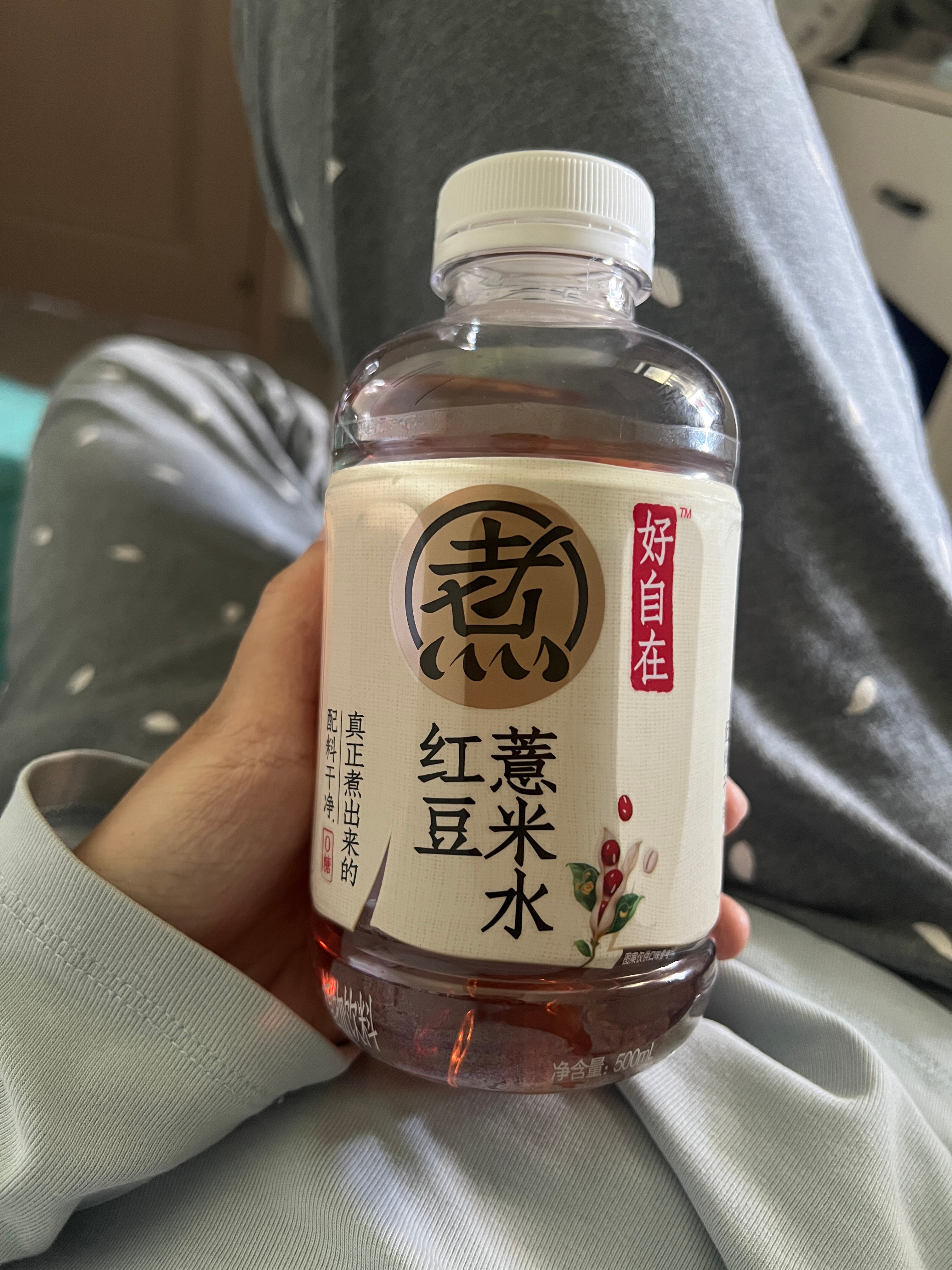 已品鉴还可以的周柯宇拿手上那么小其实挺大瓶的 