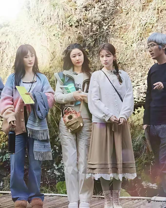 几位女明星多年前的合照