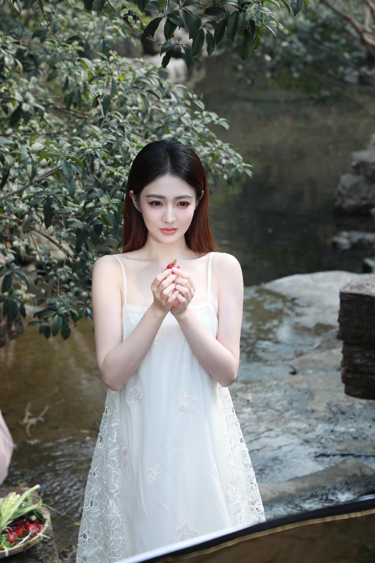 璐璐是春日里的那么光[飞吻]
徐璐