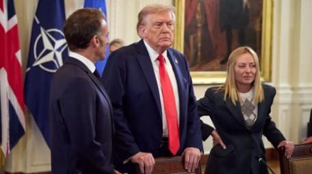 美国正在经历一场“特朗普2.0式”的内部震荡。表面看还是那个星条旗飘扬的超级大国