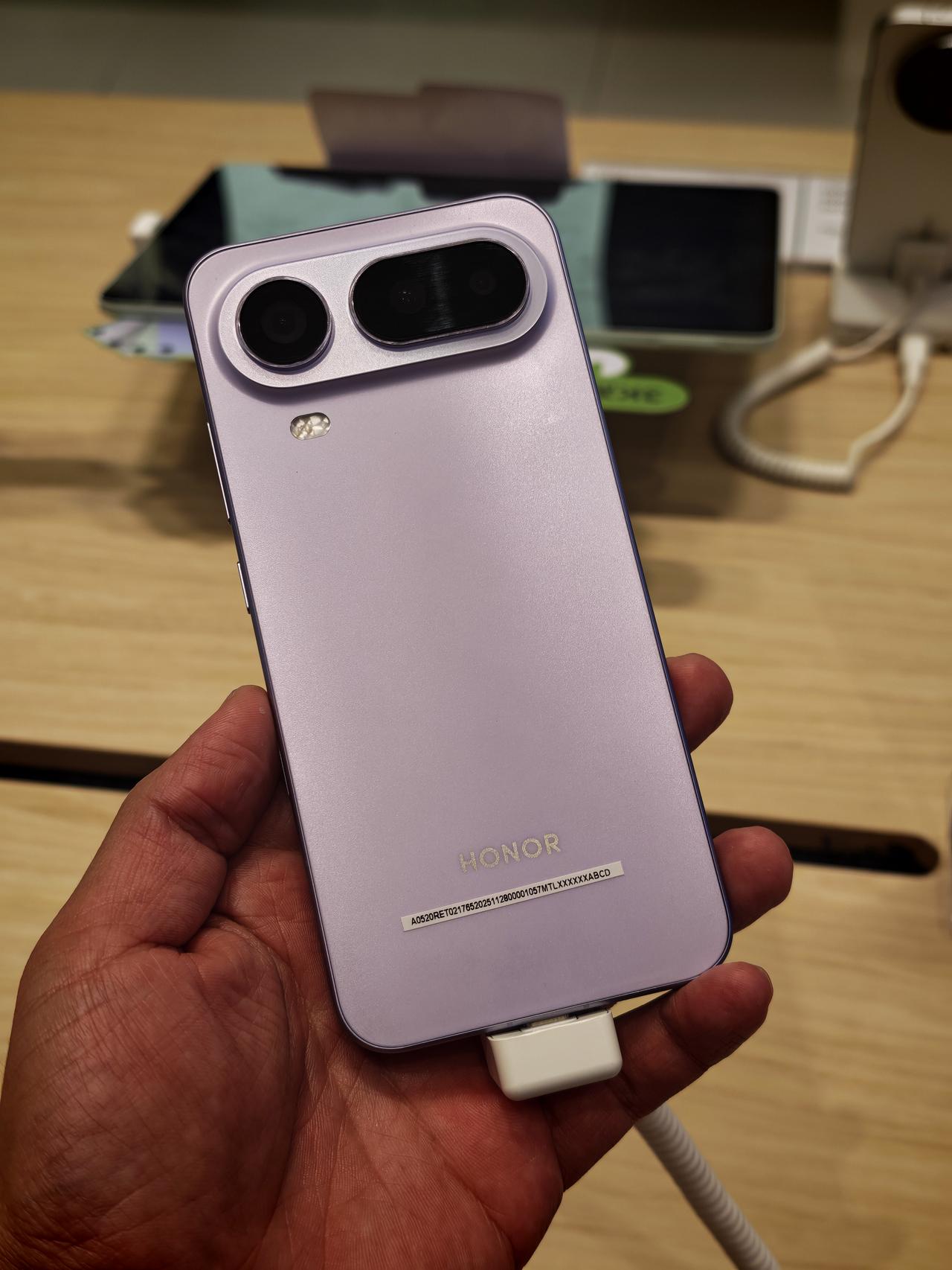 门店有Magic8 Pro Air可以摸了。
配置参数也全都有显示。
确认了，手