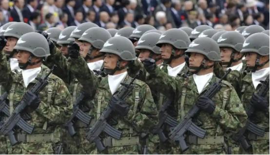 高市早苗的“战争准备论”不是心血来潮。从修宪铺路到防卫费创新高，日本的军国主义倾