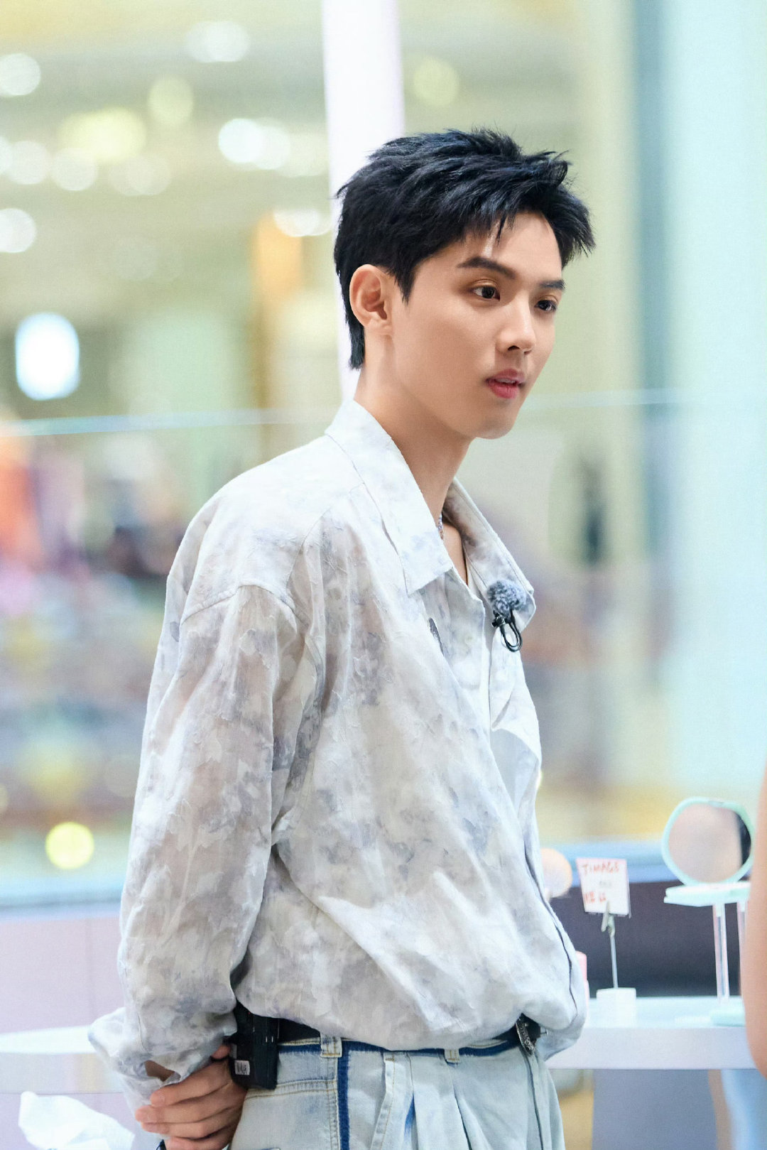 李佳琦周峻炜讨论综艺剧本褪去剧本化表演，尽显职场创业真实百态 