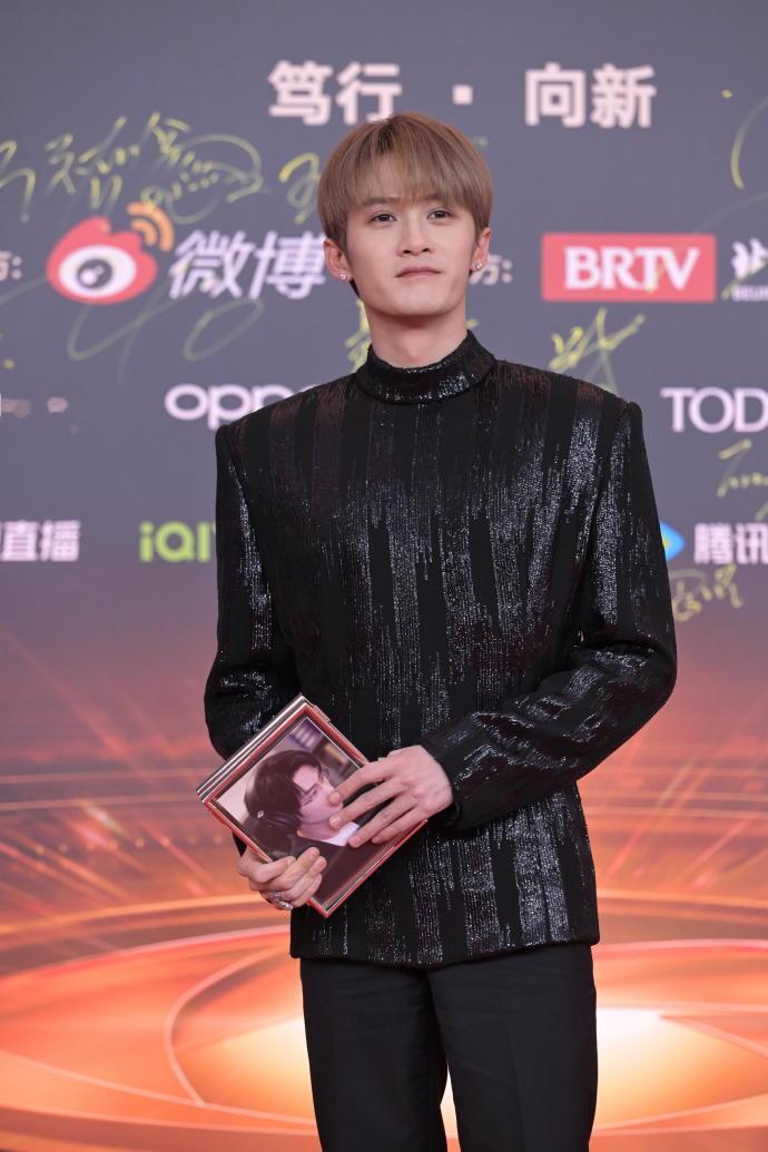 #檀健次顺毛好乖##檀健次有自己的三折叠# 檀健次今日红毯生图来啦 ​​​