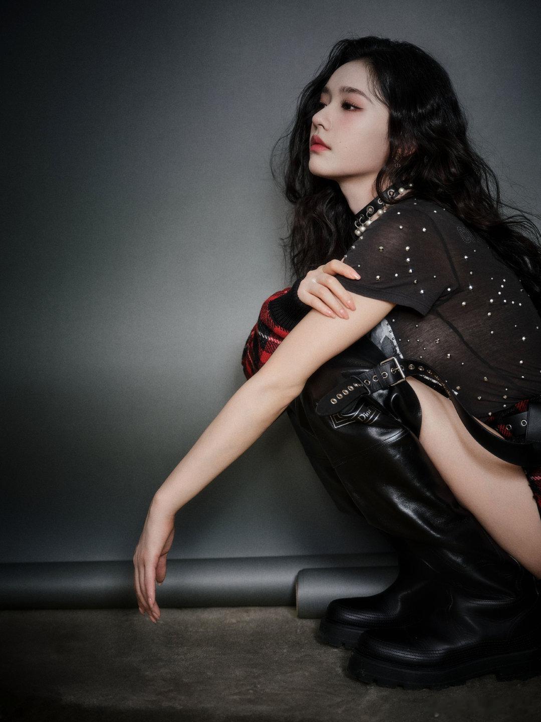 林允女团门面担当  林允这妆造太鲨我了，甜酷赛道上的她A到爆炸，女团门面担当非她