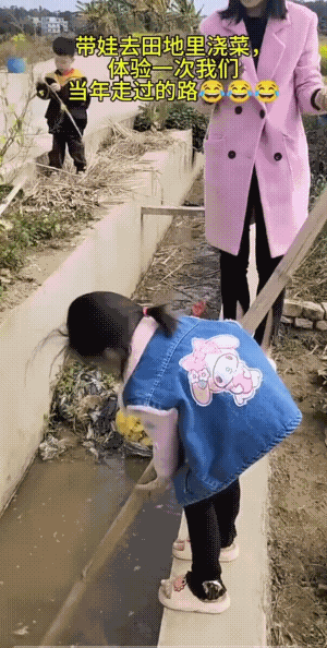 确实让人没有想到，确实也出人意料。
不过，都是磕磕碰碰长大的。
女孩的反应还是很