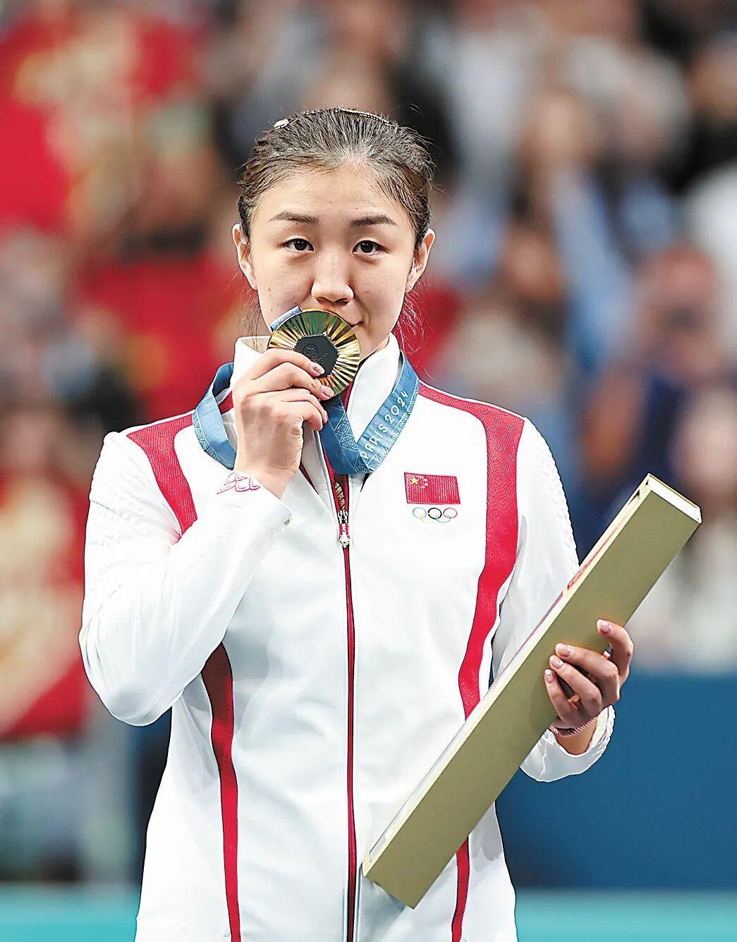 打法：右手横握，两面反胶，力量型相持
身份：国际级运动健将、全国青联常务委员
运