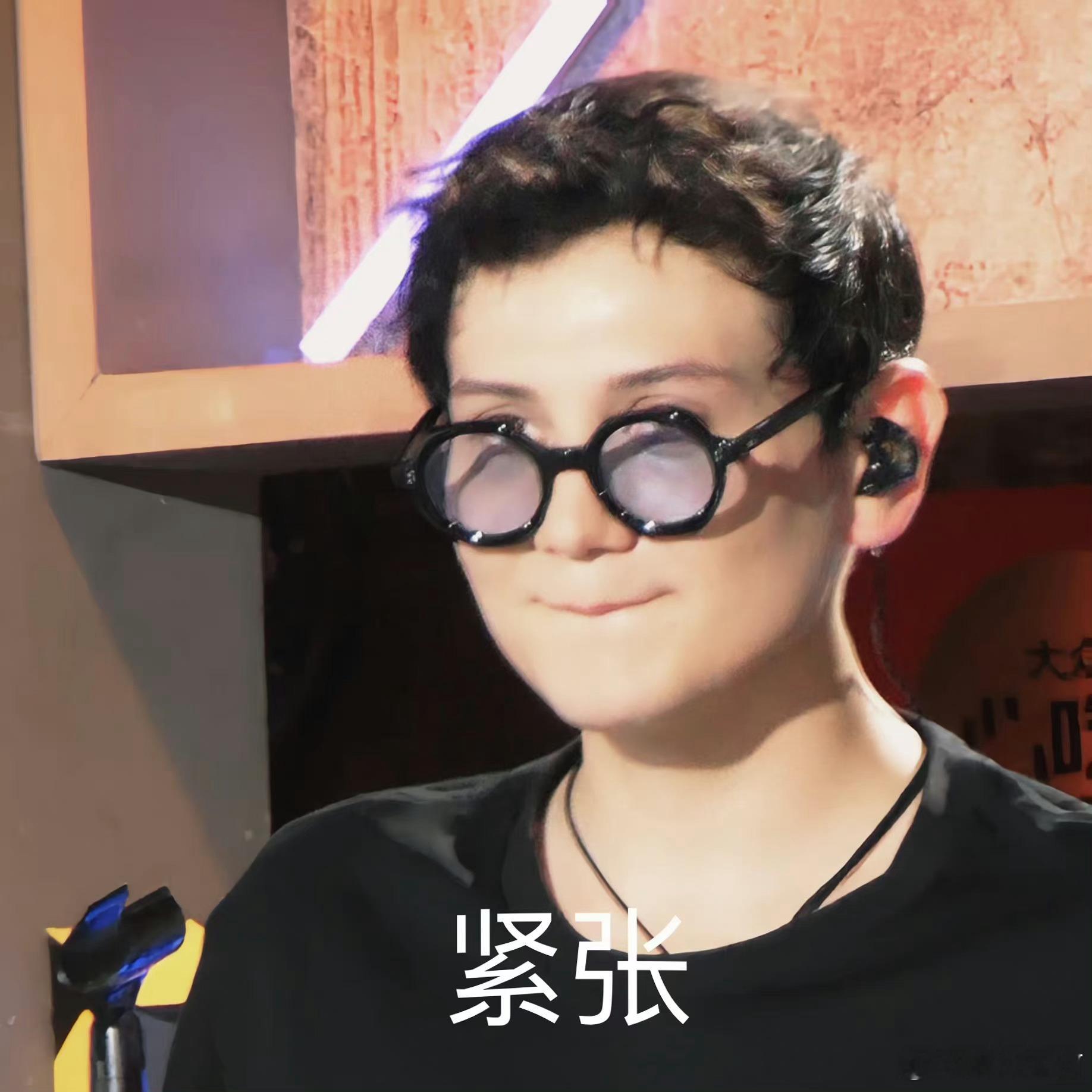 #我们的歌第三期歌单#最新的歌单夏日风格超清爽，光影的布置也有着独特的氛围。这是