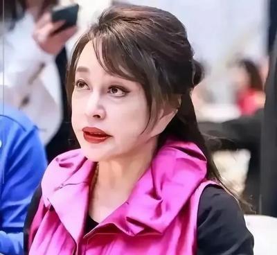 刘晓庆74岁离婚，有人问：“你咋还这么折腾？”她一句话回击：“你们想看74岁的我