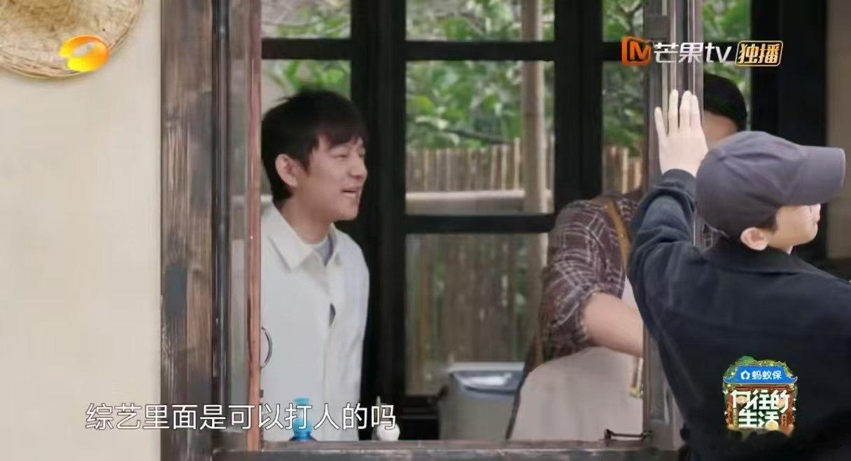 彭昱畅当了向往生活的导演 蘑菇屋新导演上线！彭昱畅拿着相机精准捕捉黄磊做饭的馋人