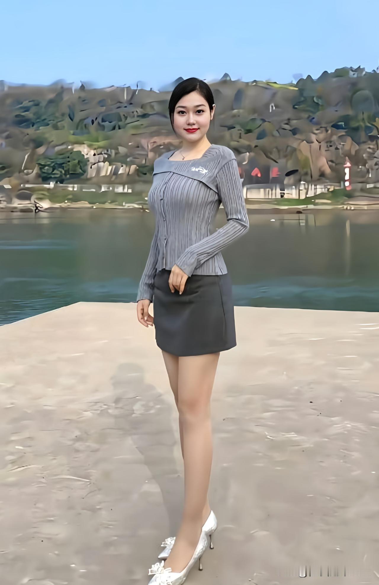 优雅气质，湖畔漫步，时尚穿搭