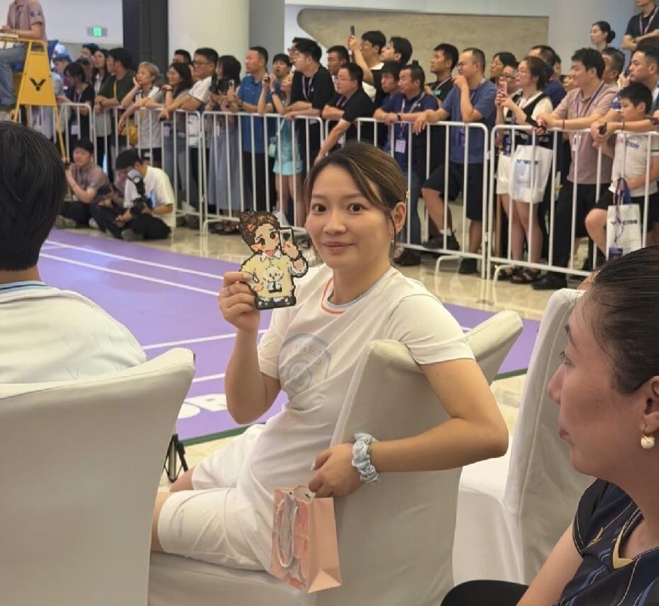 黄雅琼这肚子，官宣才几天，看近照起码五六个月了。巴奥后她商务活动确实没断过，婚礼