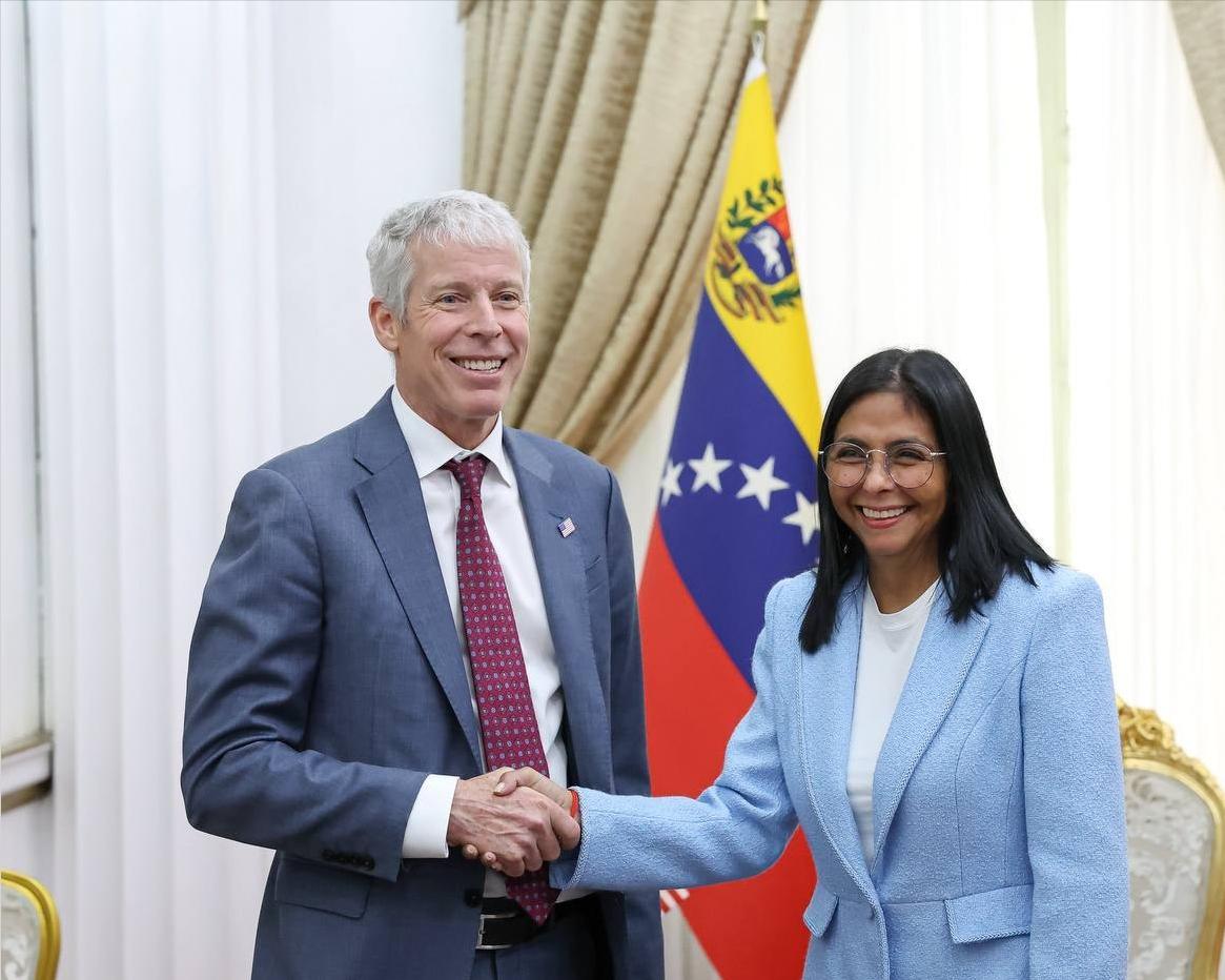 炮火天降，导弹划过半个中东，每个人都找遮盖和后盾。但这一场“无人机导弹大战”打到