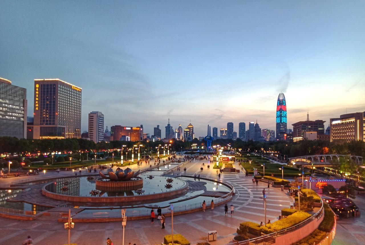 山东谁是老大？青岛，这没啥好争的。但谁是老二？这事最近真有人吵起来了。

以前大