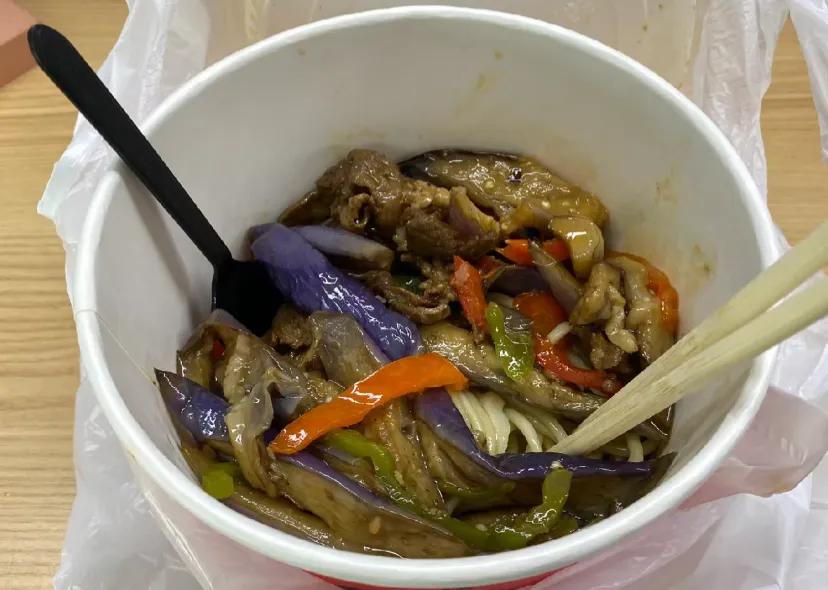 我发现怎么分辨是不是预制菜了
我经常会备注不要葱姜蒜，可以的是现炒的!不可以的肯