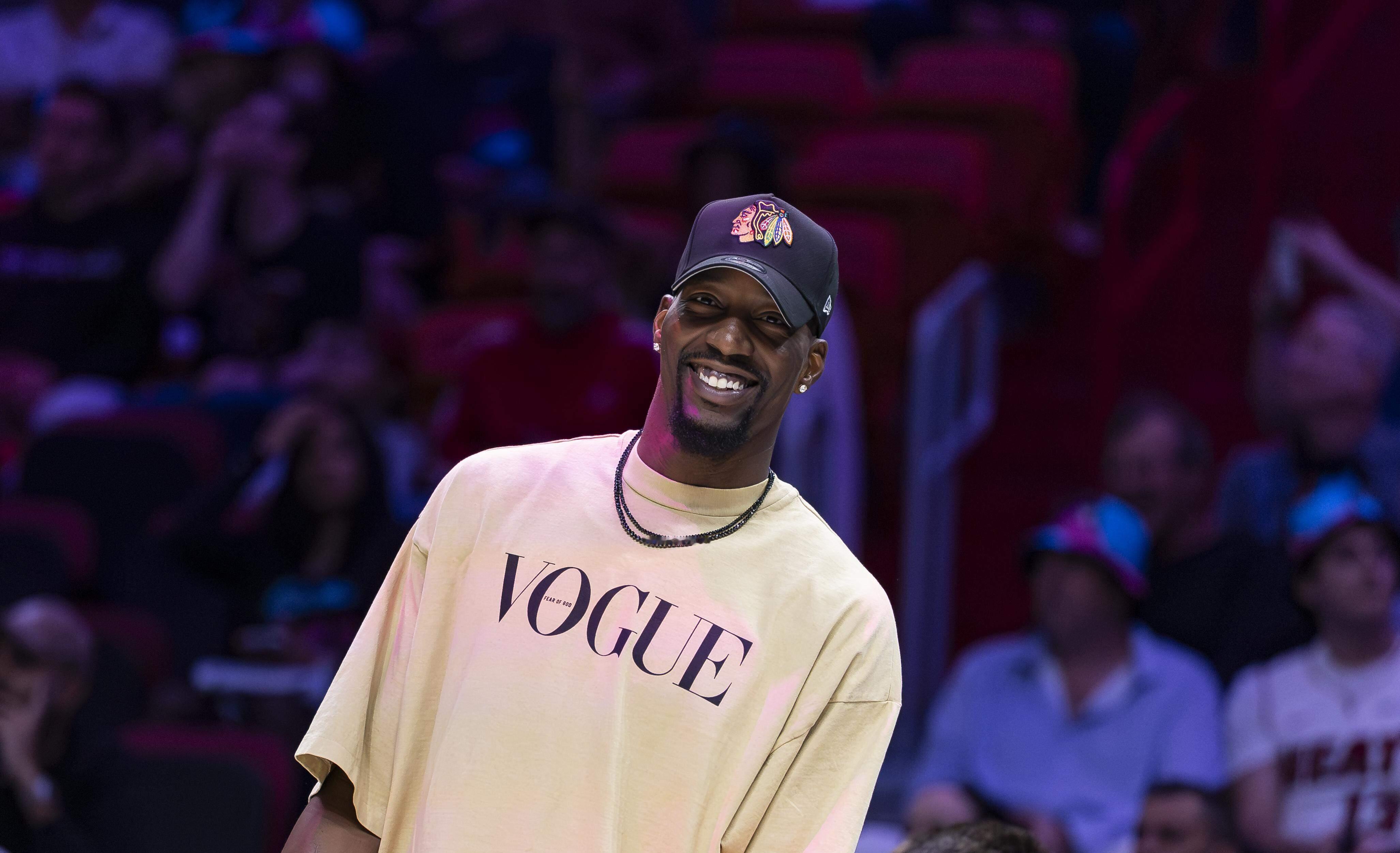 热火记者：阿德巴约和希罗都随队去了纽约。不过，根据热火队的伤病报告，阿德巴约和希