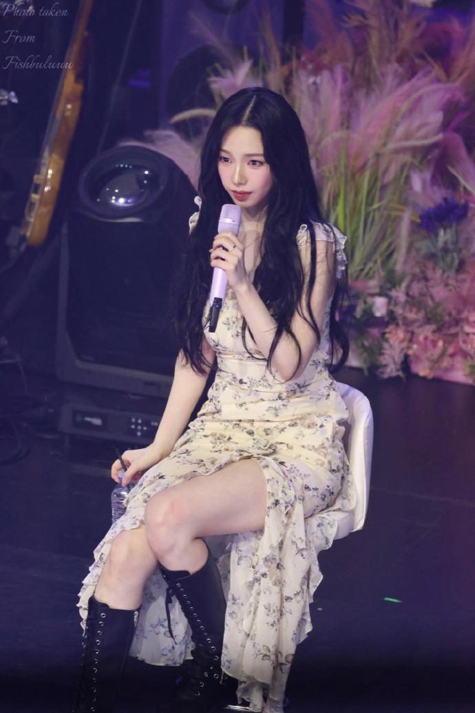 柳智敏生日会翻唱《爱你但说不出口》，舞台温柔到心化了。

2026 年，韩国女团