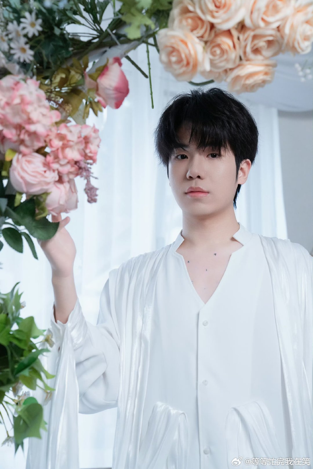 花海已经年过半五十感谢大家生日会对我的祝福，也希望你们能够天天开心 