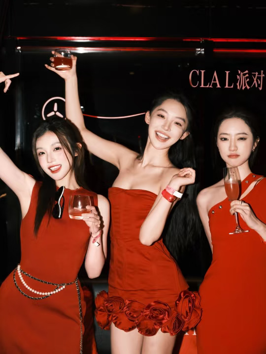 𝕲𝖎𝖗𝖑𝖘 𝖔𝖓 𝖋𝖎𝖗𝖊! ❤️‍🔥