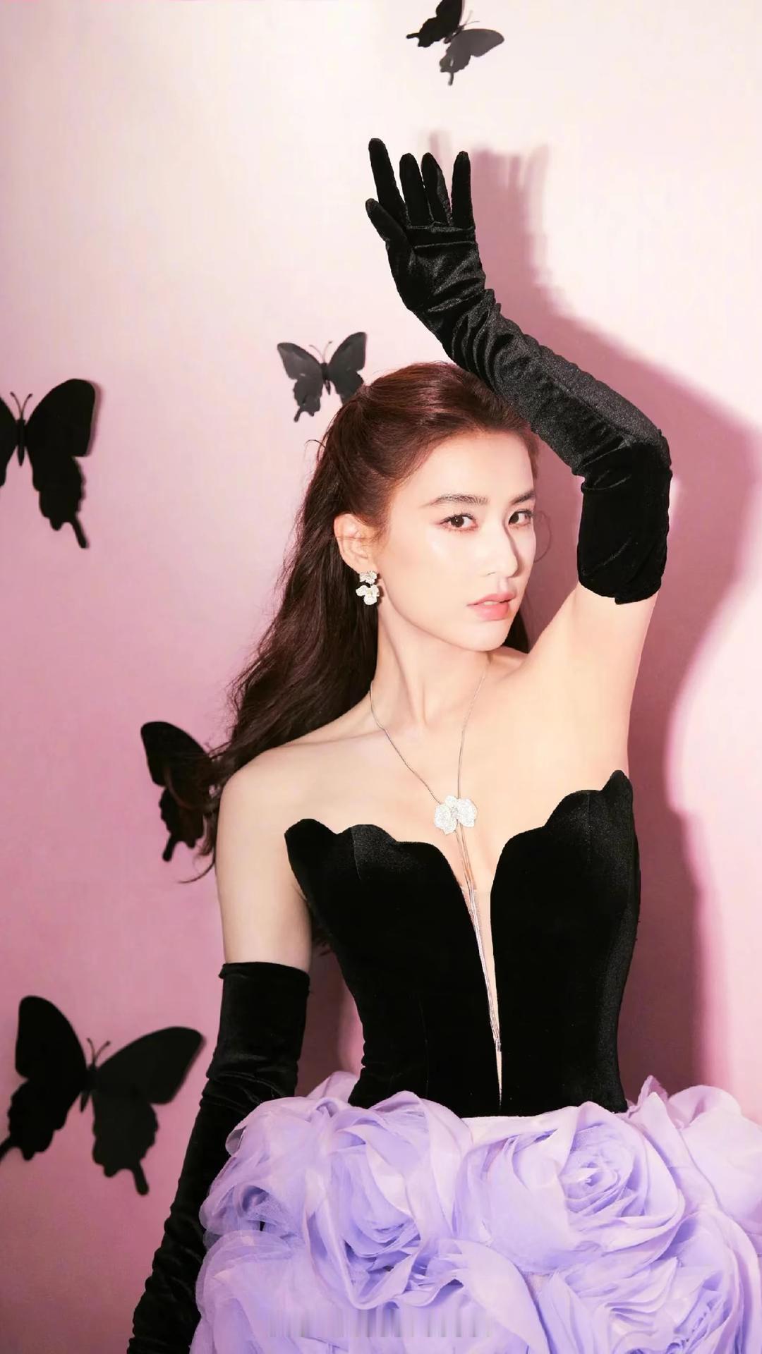 黄圣依和杨子到底离没离婚真是让人摸不着头脑。此前有消息称两人宣布离婚，离婚风波刚