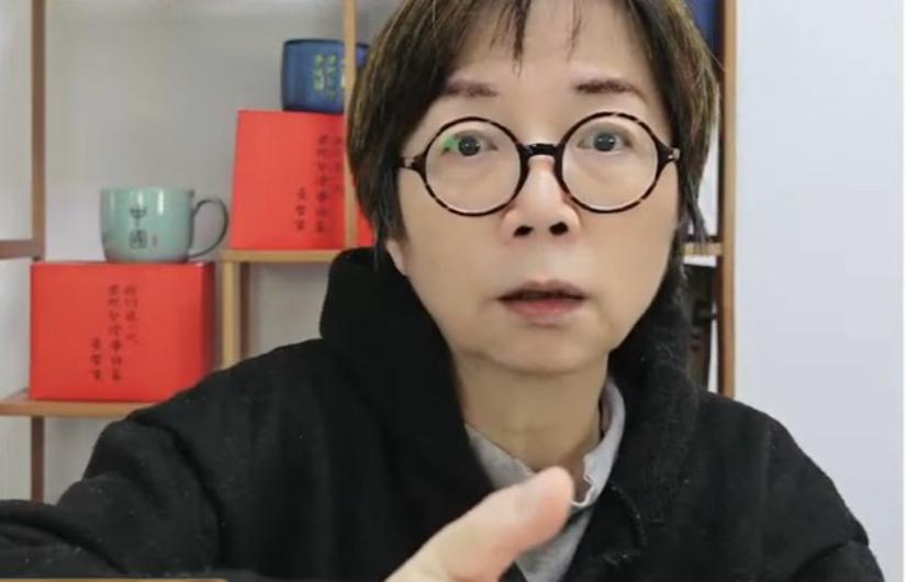 黄智贤7月21日在节目中分析称，蒋万安发起“725上凯道反毒油”行动，成功吸纳了