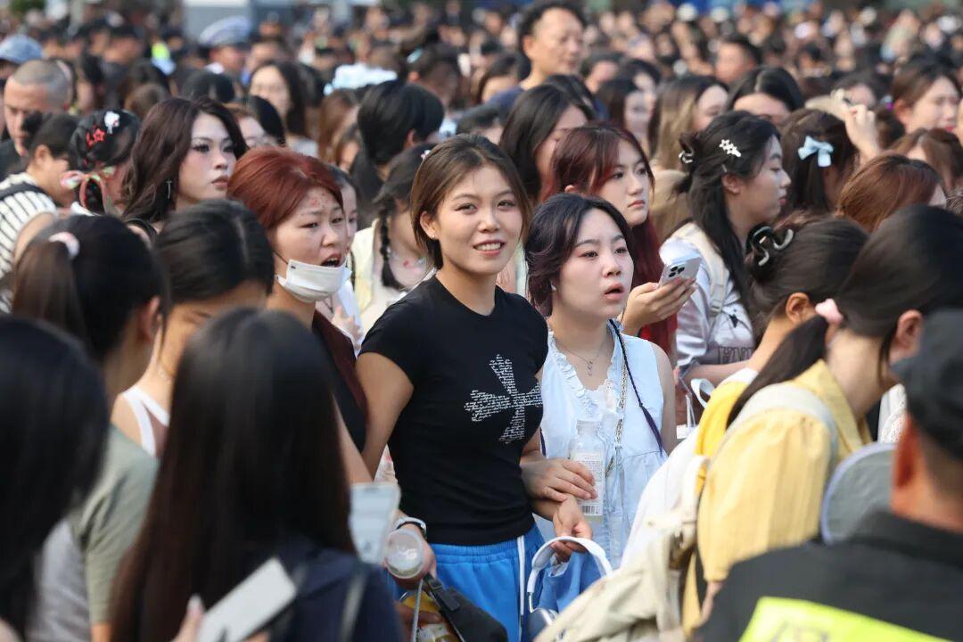 彻底颠覆认知！饭圈被扒真实内幕：粉丝不是傻，背后全是资本博弈
 
一直以来，饭圈