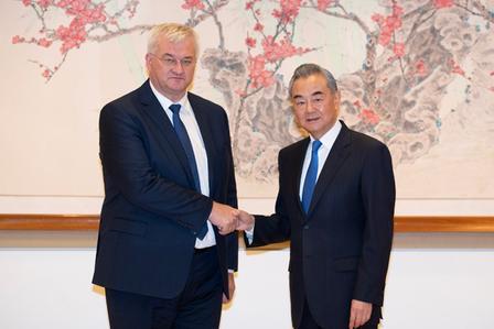 APEC 峰会临近，乌克兰外长瑟比加释放希望访华的信号，乌方同时释放经贸领域善意