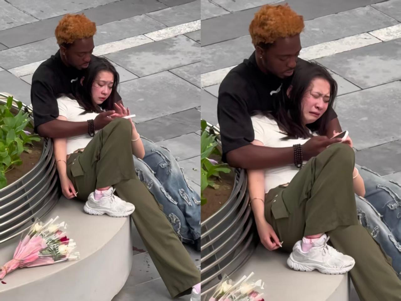 接头看到这一幕，心里真不是滋味。女生躺在黑人男友怀里泣不成声，原因是男友毕业要回
