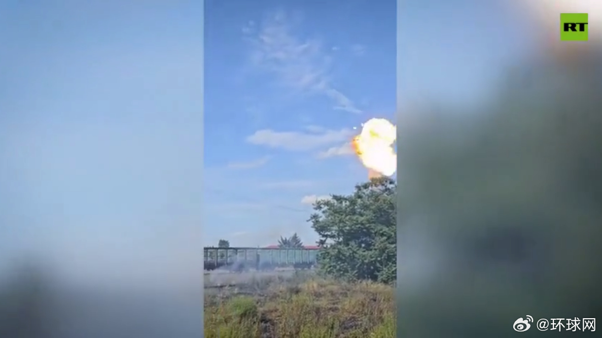 #俄方使用突击步枪击落乌无人机画面曝光#【俄媒发布视频：俄防空部队使用突击步枪击