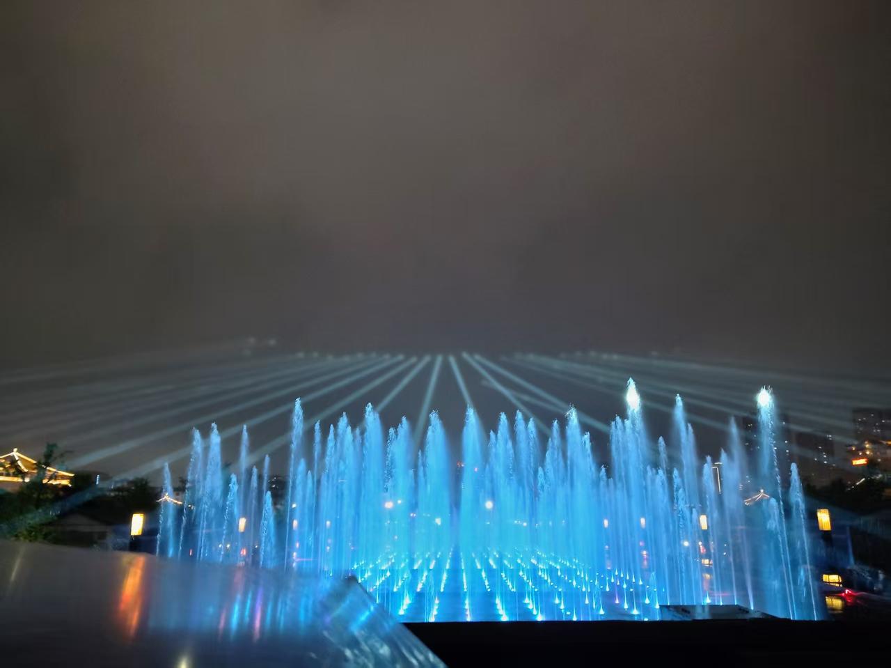 西班牙:      那个，中国队，不好意思哈，我们两个的友谊赛哥们不踢了。

中