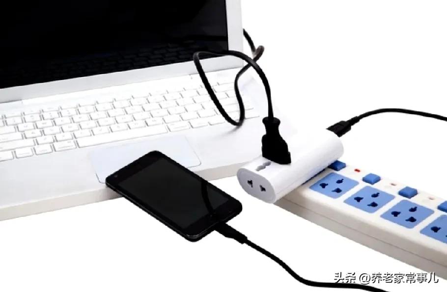 手机耗电太快了，一会儿一充电。关掉这2个开关，续航直接翻倍！
 
今天教你两招，